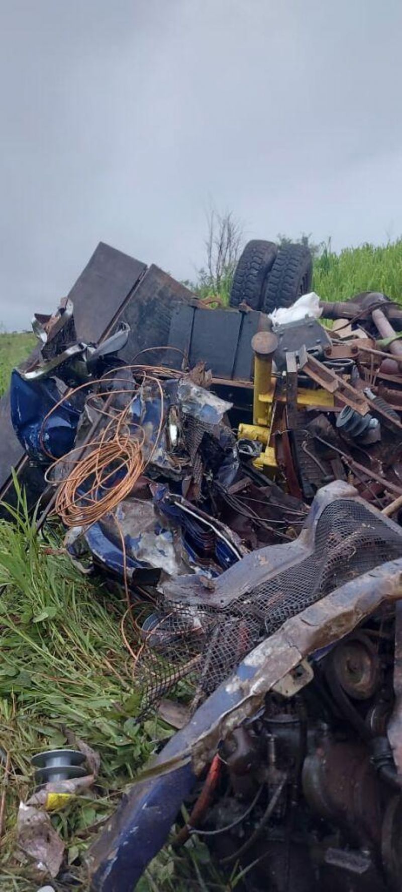 Colisão frontal entre caminhão e carreta deixou um morto nesta manhã na BR 364 em Pimenta Bueno Colisão frontal entre caminhão e carreta deixou um morto nesta manhã na BR 364 em Pimenta Bueno