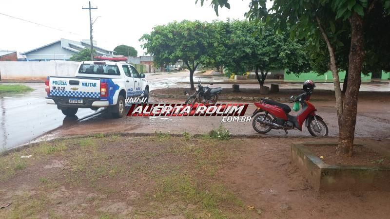 Condutora de moto fraturou a perna em colisão nesta quarta-feira no bairro Planalto em Rolim de Moura Condutora de moto fraturou a perna em colisão nesta quarta-feira no bairro Planalto em Rolim de Moura