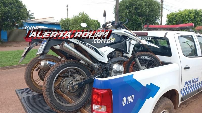 Duas motos furtadas durante a madrugada foram recuperadas pela PM em Rolim de Moura - Vídeo Duas motos furtadas durante a madrugada foram recuperadas pela PM em Rolim de Moura - Vídeo