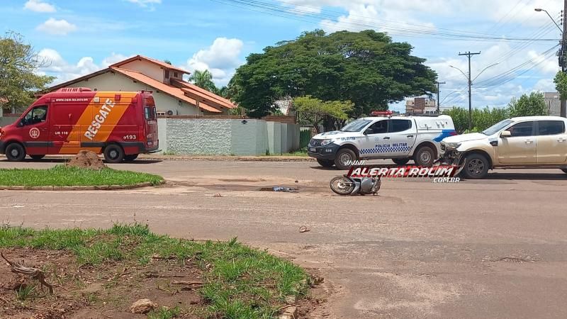 Condutora de moto foi socorrida em estado grave após acidente nesta tarde em Rolim de Moura - Veja o vídeo da colisão Condutora de moto foi socorrida em estado grave após acidente nesta tarde em Rolim de Moura - Veja o vídeo da colisão