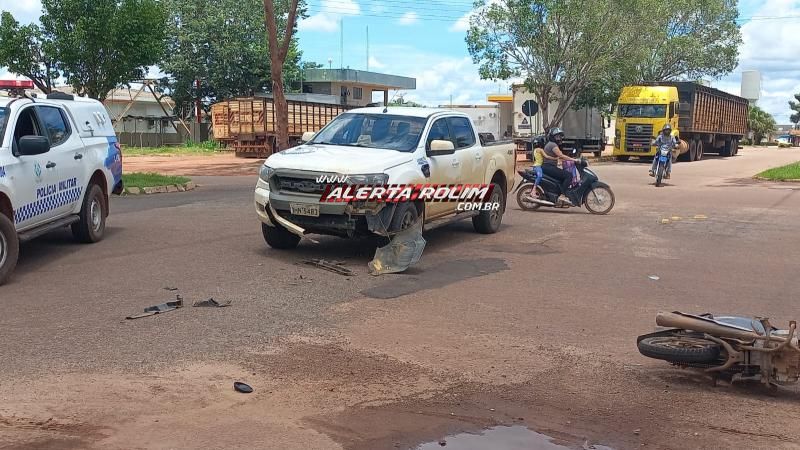 Condutora de moto foi socorrida em estado grave após acidente nesta tarde em Rolim de Moura - Veja o vídeo da colisão Condutora de moto foi socorrida em estado grave após acidente nesta tarde em Rolim de Moura - Veja o vídeo da colisão