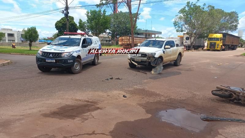 Condutora de moto foi socorrida em estado grave após acidente nesta tarde em Rolim de Moura - Veja o vídeo da colisão Condutora de moto foi socorrida em estado grave após acidente nesta tarde em Rolim de Moura - Veja o vídeo da colisão