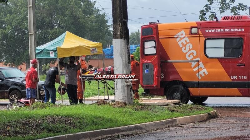 Segundo acidente de trânsito do dia deixou condutora de moto ferida em Rolim de Moura Segundo acidente de trânsito do dia deixou condutora de moto ferida em Rolim de Moura