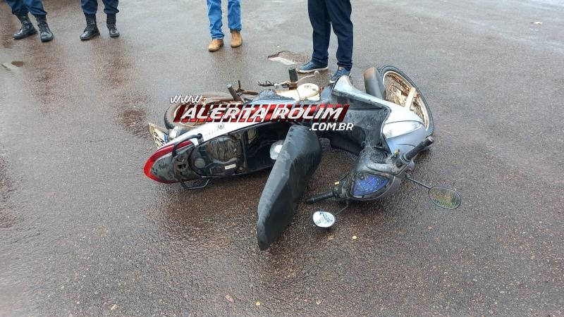 Terceiro acidente de trânsito desta terça-feira envolveu carro e moto deixou um ferido em Rolim de Moura Terceiro acidente de trânsito desta terça-feira envolveu carro e moto deixou um ferido em Rolim de Moura