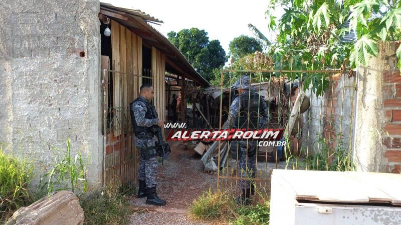 Ação conjunta da PM e PC resulta na prisão de Tia e Sobrinho, acusados de comercializarem drogas em Rolim de Moura; vídeo Ação conjunta da PM e PC resulta na prisão de Tia e Sobrinho, acusados de comercializarem drogas em Rolim de Moura; vídeo