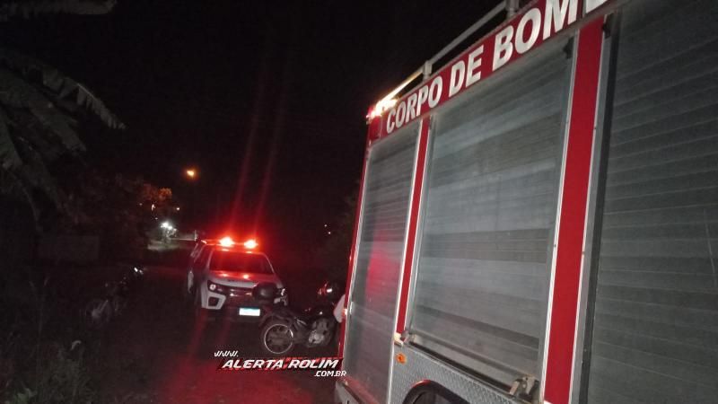 Ação rápida do Corpo de Bombeiros evitou que incêndio em carro se propagasse e destruísse casa de idoso em Rolim de Moura Ação rápida do Corpo de Bombeiros evitou que incêndio em carro se propagasse e destruísse casa de idoso em Rolim de Moura