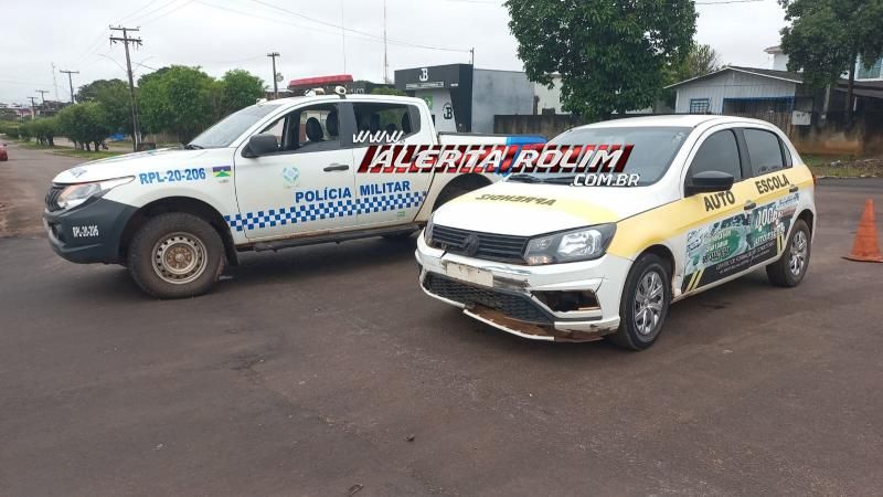 Acidente de trânsito envolvendo carro e moto foi registrado nesta manhã de quinta-feira em Rolim de Moura Acidente de trânsito envolvendo carro e moto foi registrado nesta manhã de quinta-feira em Rolim de Moura