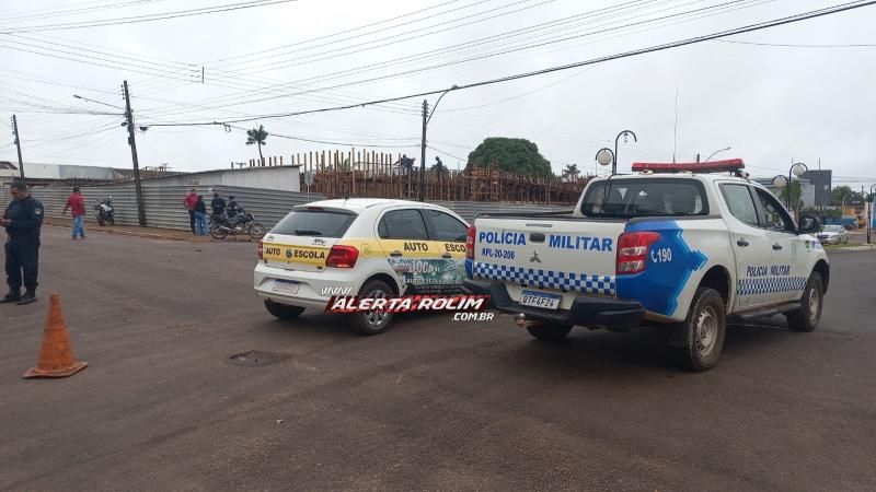 Acidente de trânsito envolvendo carro e moto foi registrado nesta manhã de quinta-feira em Rolim de Moura Acidente de trânsito envolvendo carro e moto foi registrado nesta manhã de quinta-feira em Rolim de Moura