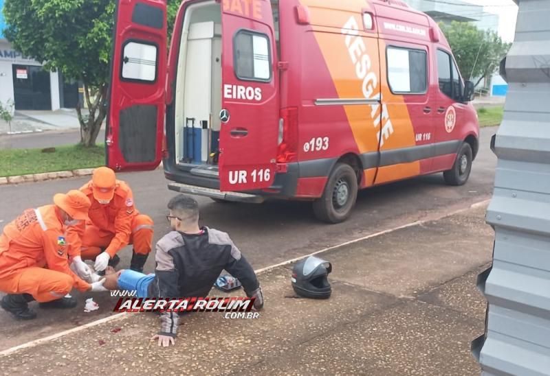 Acidente de trânsito envolvendo carro e moto foi registrado nesta manhã de quinta-feira em Rolim de Moura Acidente de trânsito envolvendo carro e moto foi registrado nesta manhã de quinta-feira em Rolim de Moura