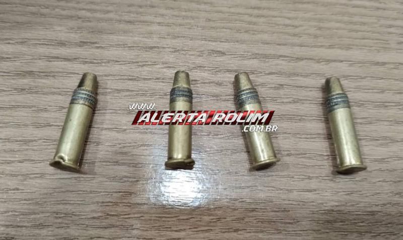 Acusado de tráfico foi preso pela PM com drogas, munições, pés de maconha, veículo e vários produtos de origem duvidosa em Rolim de Moura  Acusado de tráfico foi preso pela PM com drogas, munições, pés de maconha, veículo e vários produtos de origem duvidosa em Rolim de Moura