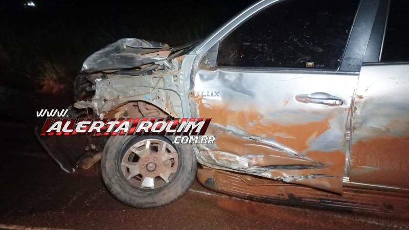 Ao tentar conversão em rodovia, condutora de caminhonete foi atingida por carreta em Rolim de Moura Ao tentar conversão em rodovia, condutora de caminhonete foi atingida por carreta em Rolim de Moura