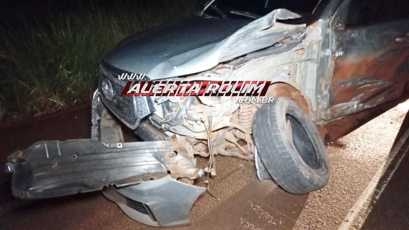Ao tentar conversão em rodovia, condutora de caminhonete foi atingida por carreta em Rolim de Moura Ao tentar conversão em rodovia, condutora de caminhonete foi atingida por carreta em Rolim de Moura