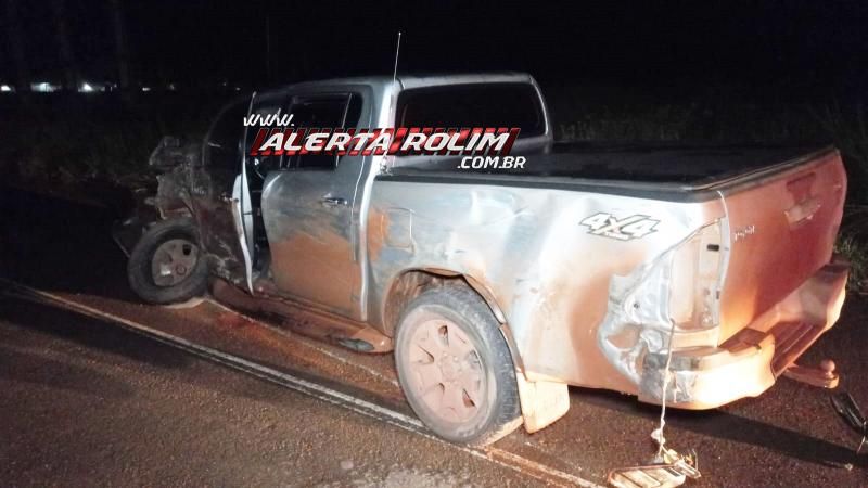 Ao tentar conversão em rodovia, condutora de caminhonete foi atingida por carreta em Rolim de Moura Ao tentar conversão em rodovia, condutora de caminhonete foi atingida por carreta em Rolim de Moura