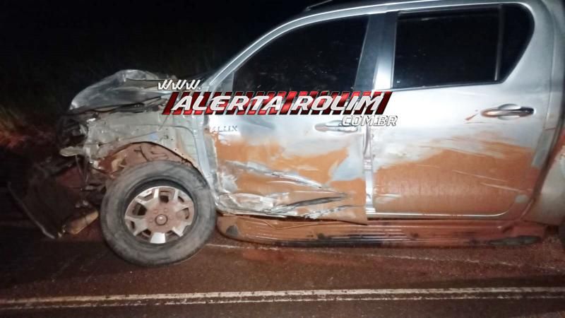 Ao tentar conversão em rodovia, condutora de caminhonete foi atingida por carreta em Rolim de Moura Ao tentar conversão em rodovia, condutora de caminhonete foi atingida por carreta em Rolim de Moura