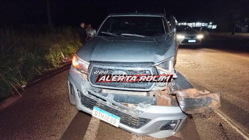 Ao tentar conversão em rodovia, condutora de caminhonete foi atingida por carreta em Rolim de Moura Ao tentar conversão em rodovia, condutora de caminhonete foi atingida por carreta em Rolim de Moura