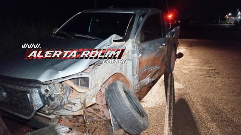 Ao tentar conversão em rodovia, condutora de caminhonete foi atingida por carreta em Rolim de Moura Ao tentar conversão em rodovia, condutora de caminhonete foi atingida por carreta em Rolim de Moura