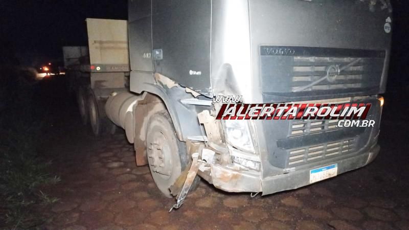 Ao tentar conversão em rodovia, condutora de caminhonete foi atingida por carreta em Rolim de Moura Ao tentar conversão em rodovia, condutora de caminhonete foi atingida por carreta em Rolim de Moura