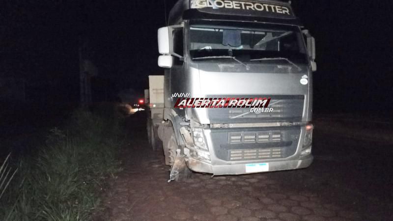 Ao tentar conversão em rodovia, condutora de caminhonete foi atingida por carreta em Rolim de Moura Ao tentar conversão em rodovia, condutora de caminhonete foi atingida por carreta em Rolim de Moura