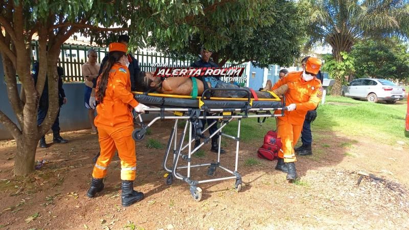 Após discussão por pedra de crack, mulher esfaqueou homem nesta tarde em Rolim de Moura Após discussão por pedra de crack, mulher esfaqueou homem nesta tarde em Rolim de Moura