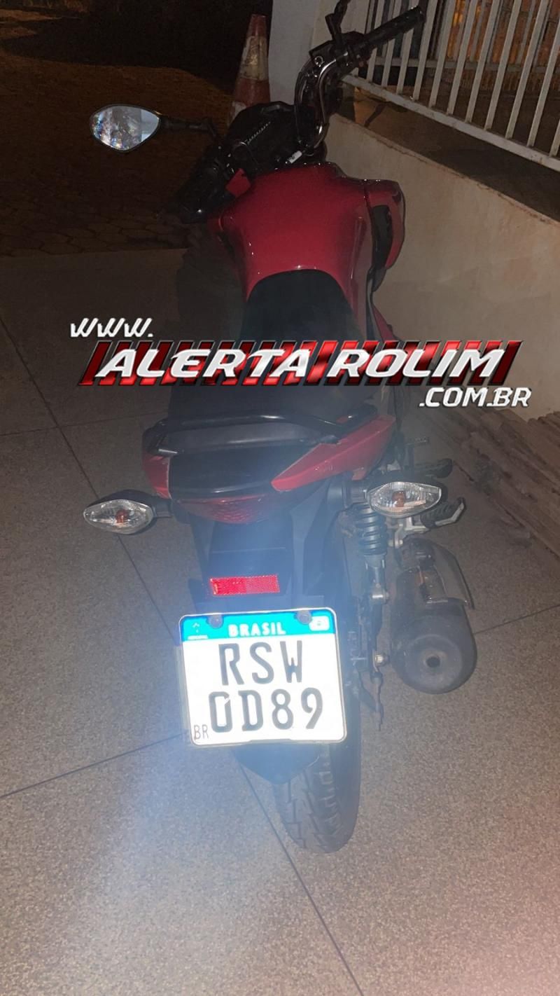 Após tentar fuga de moto e se esconder em pastagem, individuo acabou preso pela Polícia Militar com quase 04 kg de droga em Rolim de Moura Após tentar fuga de moto e se esconder em pastagem, individuo acabou preso pela Polícia Militar com quase 04 kg de droga em Rolim de Moura