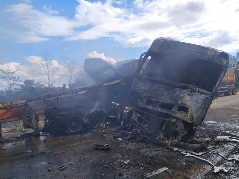 Caminhoneiro rondoniense morreu carbonizado após colisão entre carretas no MT no dia do aniversário Caminhoneiro rondoniense morreu carbonizado após colisão entre carretas no MT no dia do aniversário