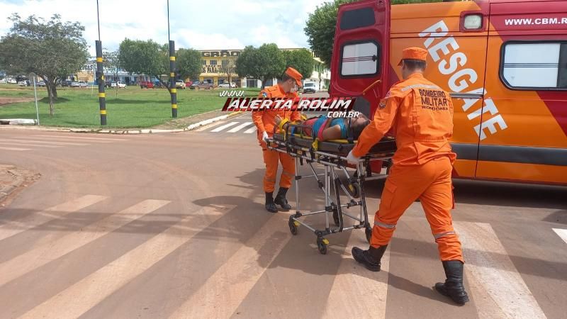 Colisão entre carro e moto deixou uma pessoa ferida nesta tarde em Rolim de Moura Colisão entre carro e moto deixou uma pessoa ferida nesta tarde em Rolim de Moura