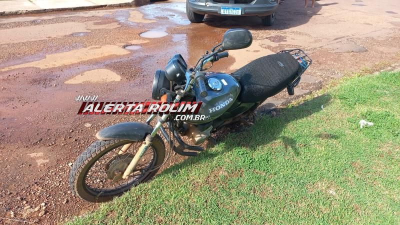 Colisão entre carro e moto foi registrada no bairro Boa Esperança em Rolim de Moura Colisão entre carro e moto foi registrada no bairro Boa Esperança em Rolim de Moura