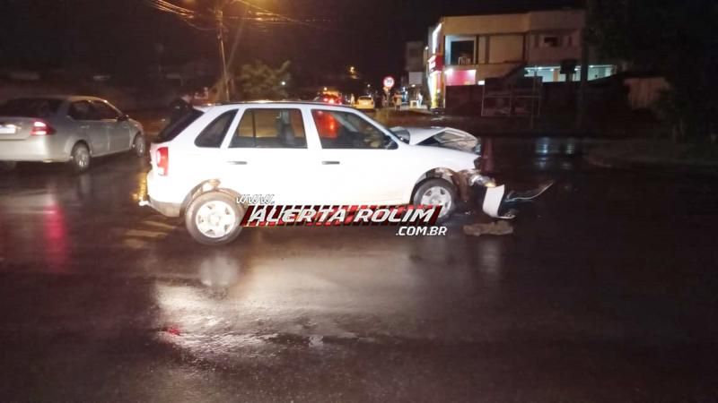 Colisão entre dois carros foi registrada na noite deste sábado em Rolim de Moura Colisão entre dois carros foi registrada na noite deste sábado em Rolim de Moura