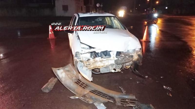 Colisão entre dois carros foi registrada na noite deste sábado em Rolim de Moura Colisão entre dois carros foi registrada na noite deste sábado em Rolim de Moura