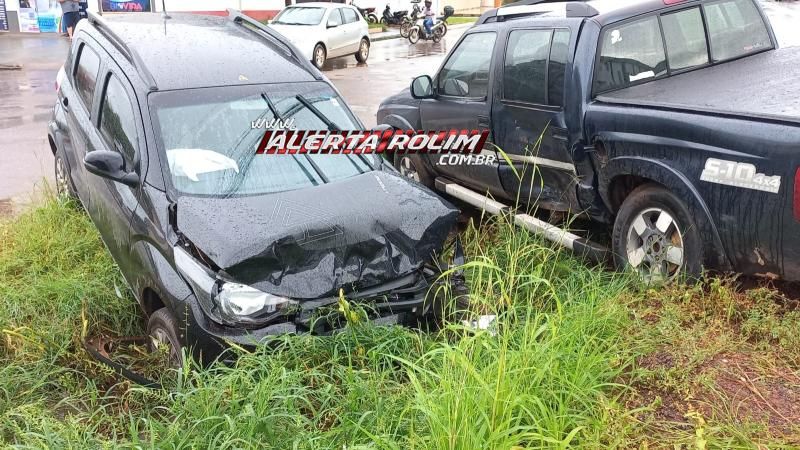 Colisão entre dois carros marcou o terceiro acidente de trânsito nesta segunda-feira em Rolim de Moura Colisão entre dois carros marcou o terceiro acidente de trânsito nesta segunda-feira em Rolim de Moura