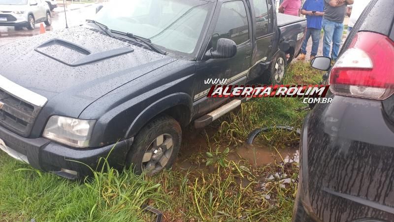 Colisão entre dois carros marcou o terceiro acidente de trânsito nesta segunda-feira em Rolim de Moura Colisão entre dois carros marcou o terceiro acidente de trânsito nesta segunda-feira em Rolim de Moura