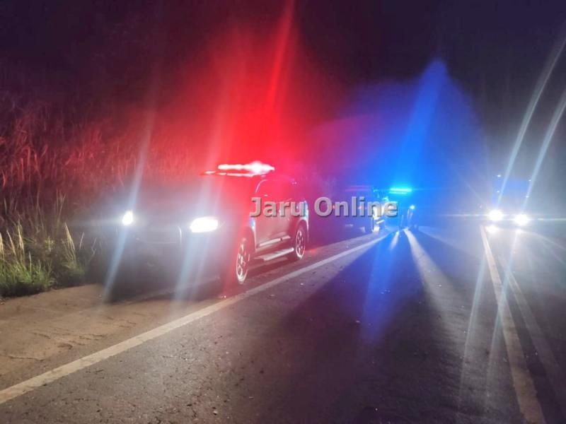 Duas jovens morreram em colisão entre motocicleta e carreta na BR 364 em RO Duas jovens morreram em colisão entre motocicleta e carreta na BR 364 em RO