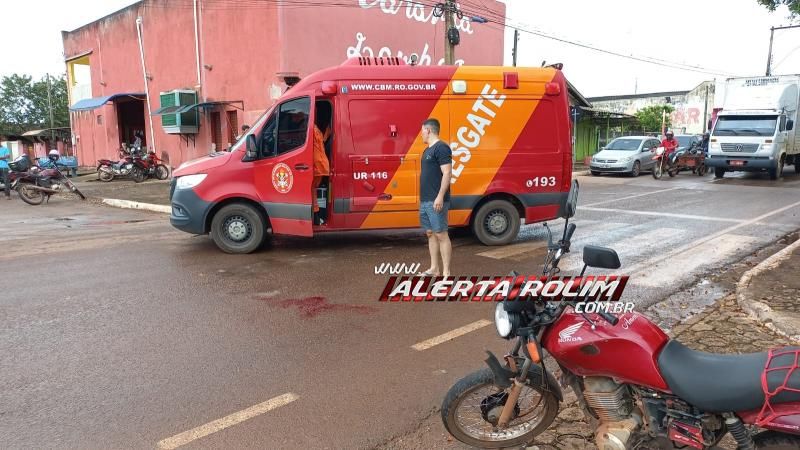 Idosa fraturou a perna ao ser atingida por moto delivery enquanto atravessava via na faixa de pedestres neste sábado em Rolim de Moura Idosa fraturou a perna ao ser atingida por moto delivery enquanto atravessava via na faixa de pedestres neste sábado em Rolim de Moura
