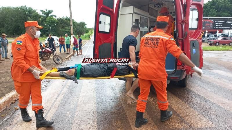 Idosa fraturou a perna ao ser atingida por moto delivery enquanto atravessava via na faixa de pedestres neste sábado em Rolim de Moura Idosa fraturou a perna ao ser atingida por moto delivery enquanto atravessava via na faixa de pedestres neste sábado em Rolim de Moura