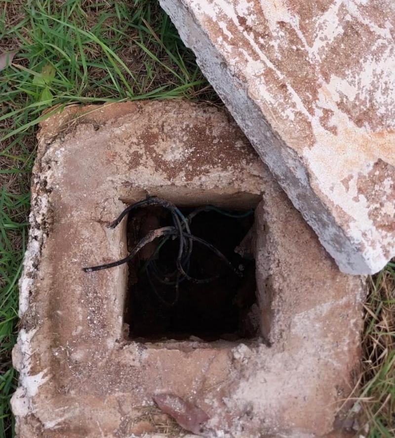 Mais 150 metros de fios da iluminação foram furtados em Rolim de Moura Mais 150 metros de fios da iluminação foram furtados em Rolim de Moura
