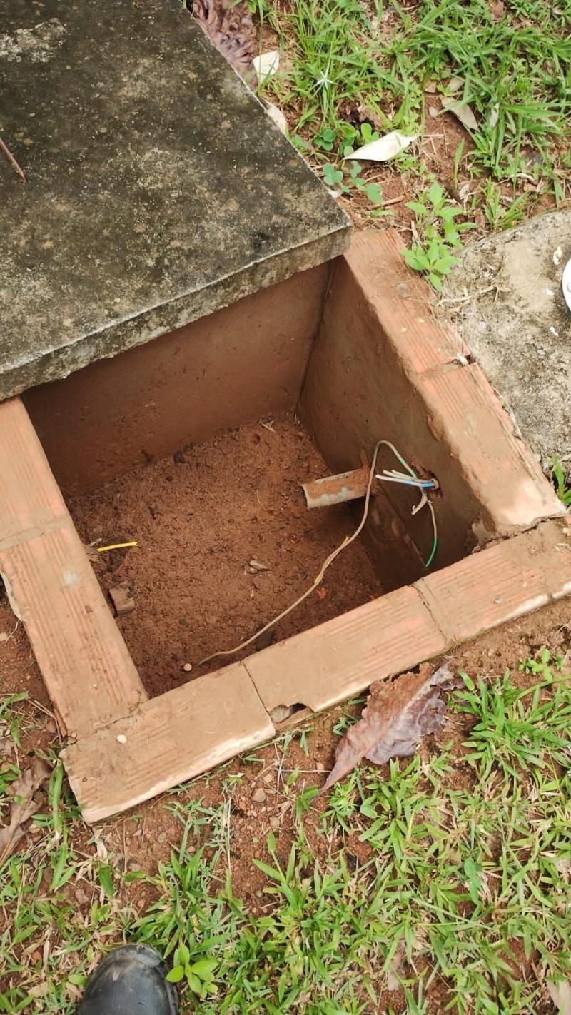 Mais de 200 metros de fio foram furtados na Praça do Bosque em Rolim de Moura Mais de 200 metros de fio foram furtados na Praça do Bosque em Rolim de Moura