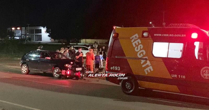 Motociclista fraturou a perna após avançar via e ser atingido por carro em Rolim de Moura; Veja o vídeo da colisão Motociclista fraturou a perna após avançar via e ser atingido por carro em Rolim de Moura; Veja o vídeo da colisão