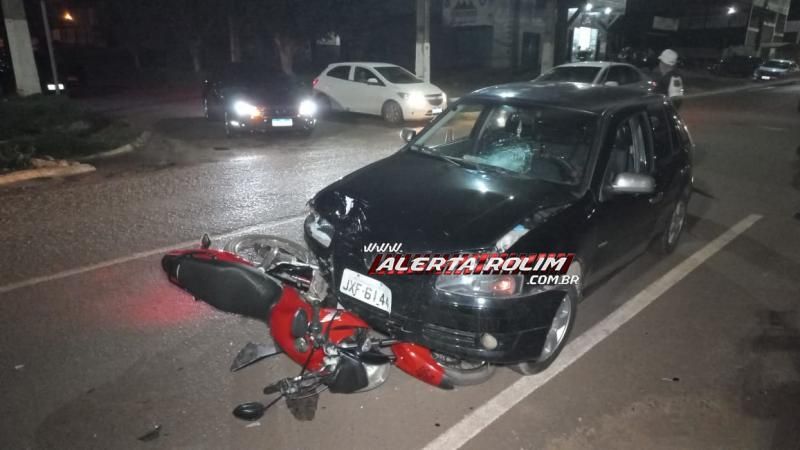 Motociclista fraturou a perna após avançar via e ser atingido por carro em Rolim de Moura; Veja o vídeo da colisão Motociclista fraturou a perna após avançar via e ser atingido por carro em Rolim de Moura; Veja o vídeo da colisão