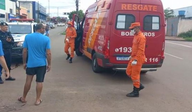 Motociclista sofreu queda ao desviar de carro que avançou via no Centro de Rolim de Moura Motociclista sofreu queda ao desviar de carro que avançou via no Centro de Rolim de Moura