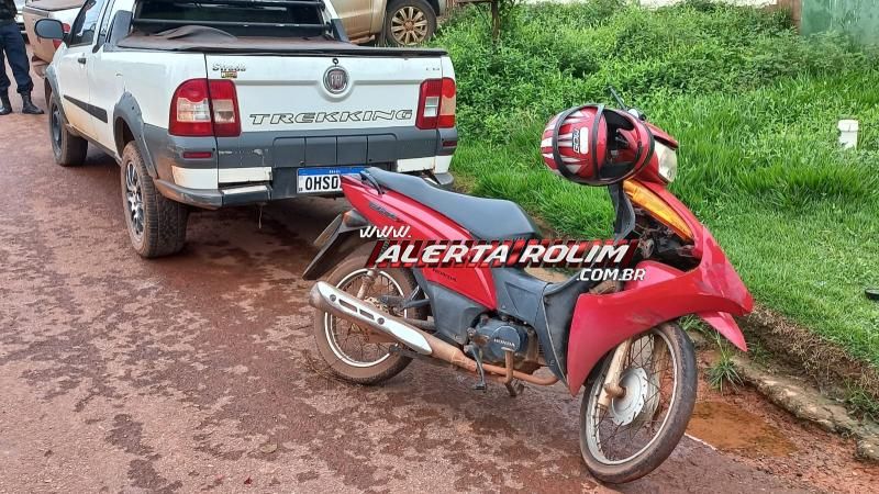 No segundo acidente de trânsito do dia, motociclista foi socorrida após bater em carro estacionado em Rolim de Moura No segundo acidente de trânsito do dia, motociclista foi socorrida após bater em carro estacionado em Rolim de Moura