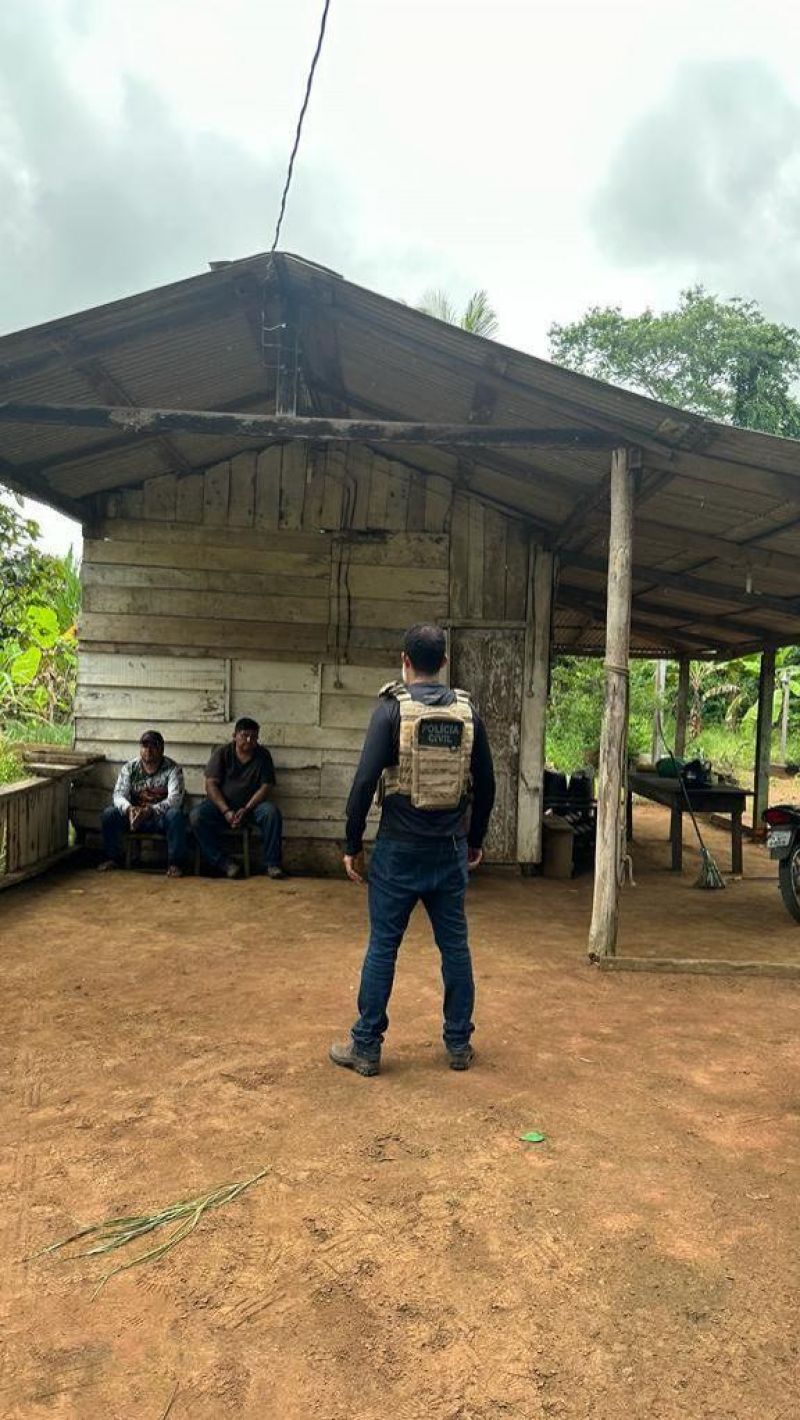 Polícia Civil por meio das Delegacias de Costa Marques e São Francisco do Guaporé realizaram na tarde desta segunda feira a apreensão de quase 40 Kg de COCAÍNA Polícia Civil por meio das Delegacias de Costa Marques e São Francisco do Guaporé realizaram na tarde desta segunda feira a apreensão de quase 40 Kg de COCAÍNA