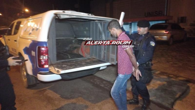 Polícia Militar prendeu acusado de assassinar homem no mês passado no bairro Cidade Alta em Rolim de Moura Polícia Militar prendeu acusado de assassinar homem no mês passado no bairro Cidade Alta em Rolim de Moura