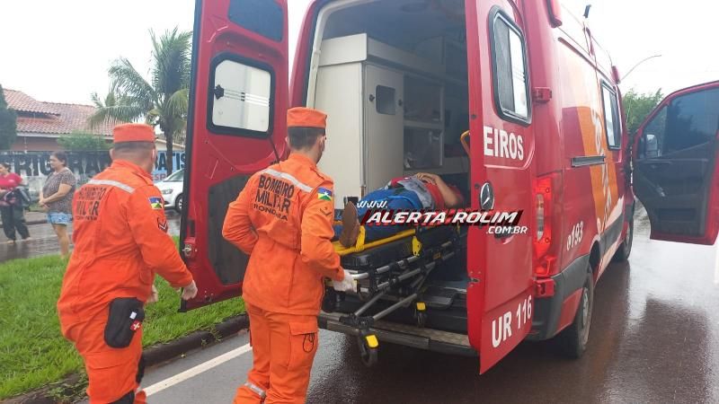 Segundo acidente de trânsito do dia deixou mulher ferida em Rolim de Moura Segundo acidente de trânsito do dia deixou mulher ferida em Rolim de Moura