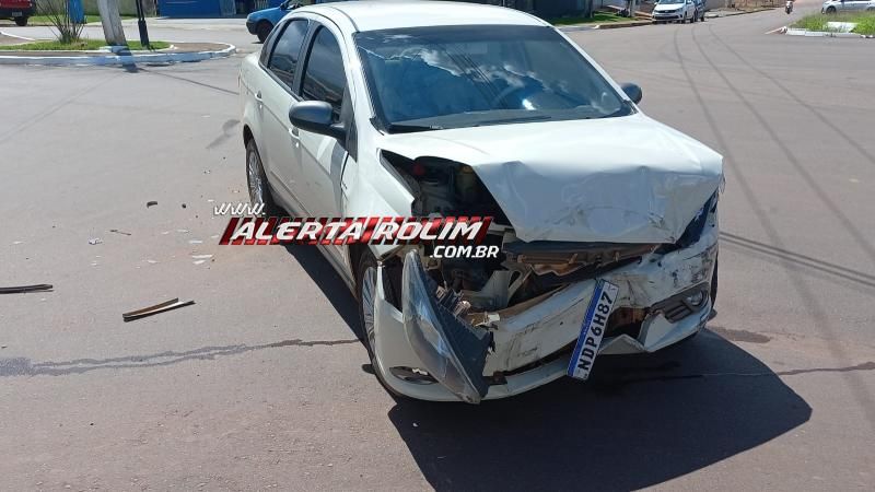 Segundo acidente do dia envolveu dois carros e ocorreu no Centro de Rolim de Moura Segundo acidente do dia envolveu dois carros e ocorreu no Centro de Rolim de Moura