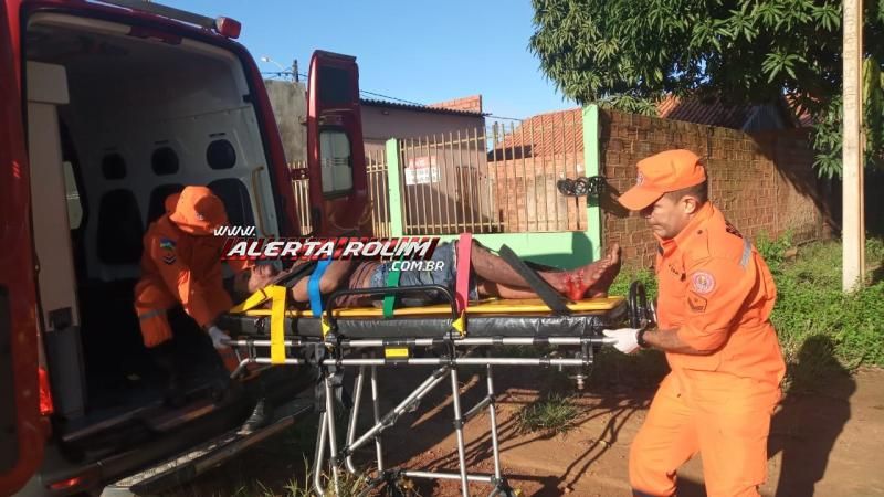 Tentativa de homicídio a golpes de faca foi registrada neste domingo no bairro Cidade Alta em Rolim de Moura Tentativa de homicídio a golpes de faca foi registrada neste domingo no bairro Cidade Alta em Rolim de Moura