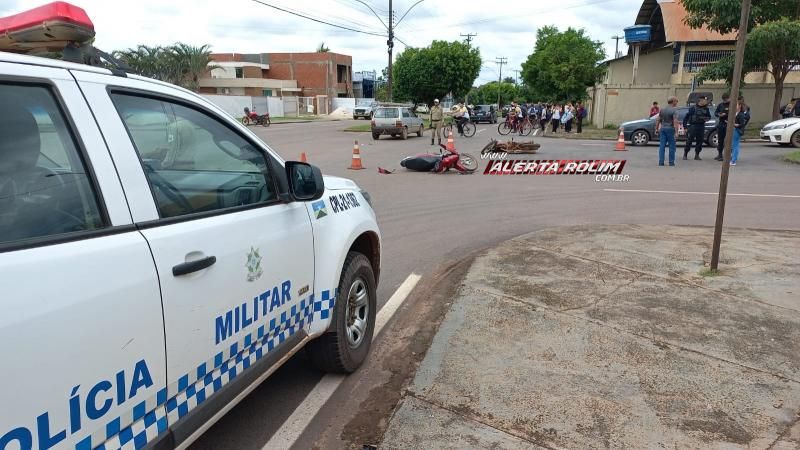 Terceiro acidente de trânsito do dia envolveu duas motos e uma pessoa foi socorrida em Rolim de Moura Terceiro acidente de trânsito do dia envolveu duas motos e uma pessoa foi socorrida em Rolim de Moura