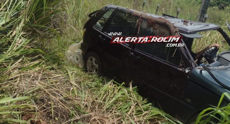 Três pessoas foram socorridas após carro capotar nesta sexta-feira na RO 010 em Rolim de Moura