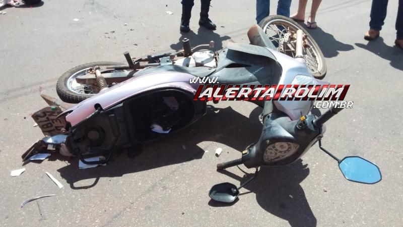 Duas motos foram atingidas por caminhonete e uma das vítimas ficou em estado grave nesta tarde em Rolim de Moura Duas motos foram atingidas por caminhonete e uma das vítimas ficou em estado grave nesta tarde em Rolim de Moura
