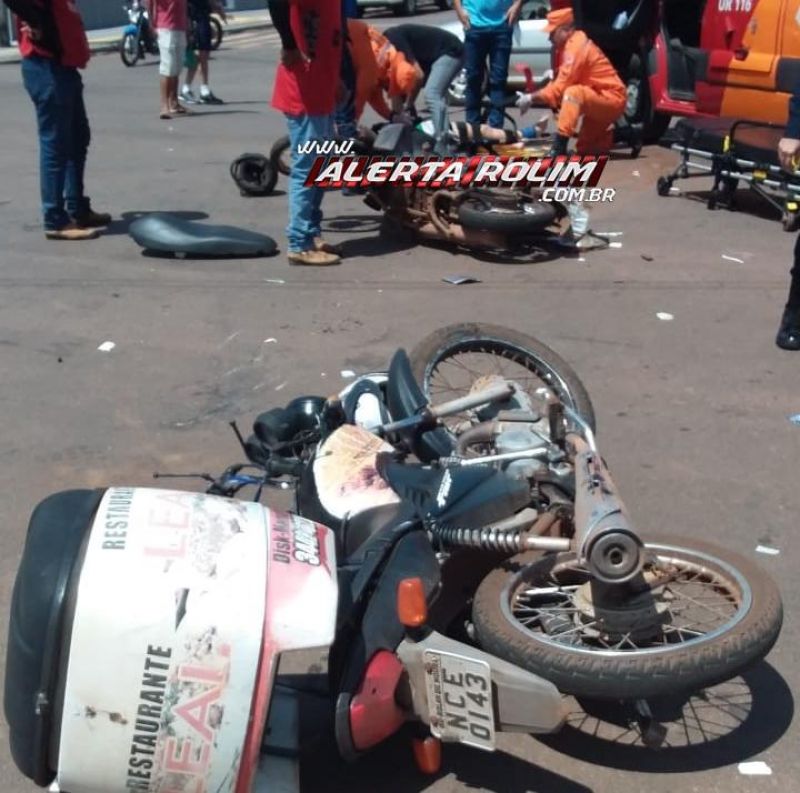 Duas motos foram atingidas por caminhonete e uma das vítimas ficou em estado grave nesta tarde em Rolim de Moura Duas motos foram atingidas por caminhonete e uma das vítimas ficou em estado grave nesta tarde em Rolim de Moura