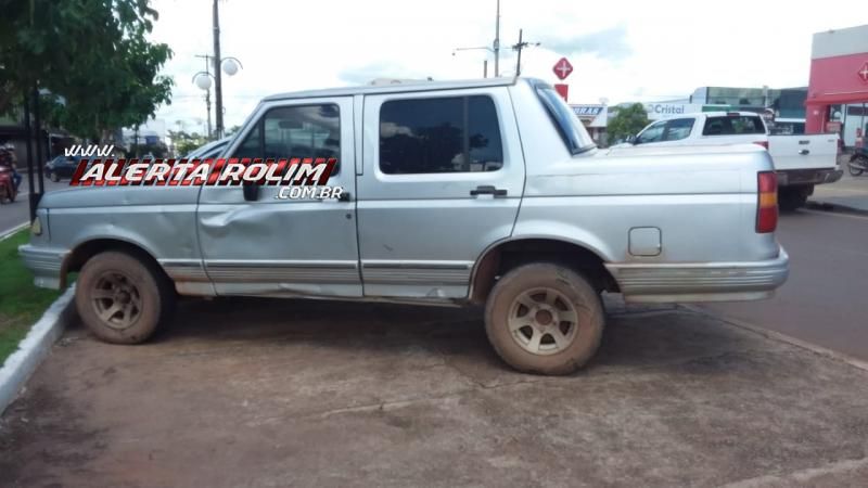 Duas motos foram atingidas por caminhonete e uma das vítimas ficou em estado grave nesta tarde em Rolim de Moura Duas motos foram atingidas por caminhonete e uma das vítimas ficou em estado grave nesta tarde em Rolim de Moura